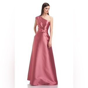 KAY UNGER ESTELLA ONE SHOULDER‎ BELTED 
GOWN CHAMPAGNE ROSE SIZE 4
